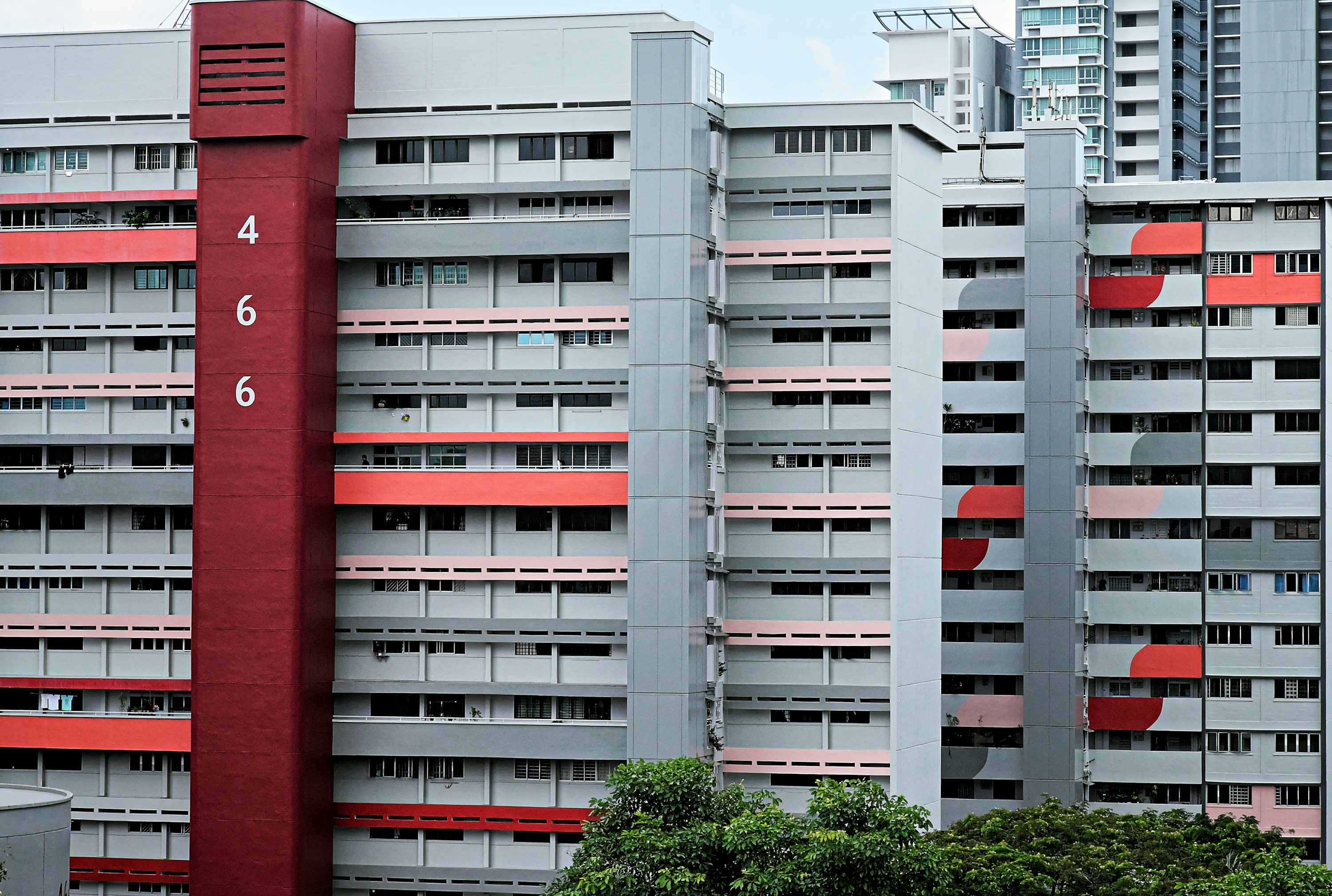 Danist Soh拍摄的新加坡红灰色组屋建筑